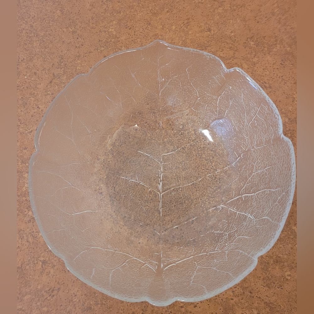 ARCOROC ASPEN 9" Clear Glass Leaf Shaped Serving Bowl France - EUC